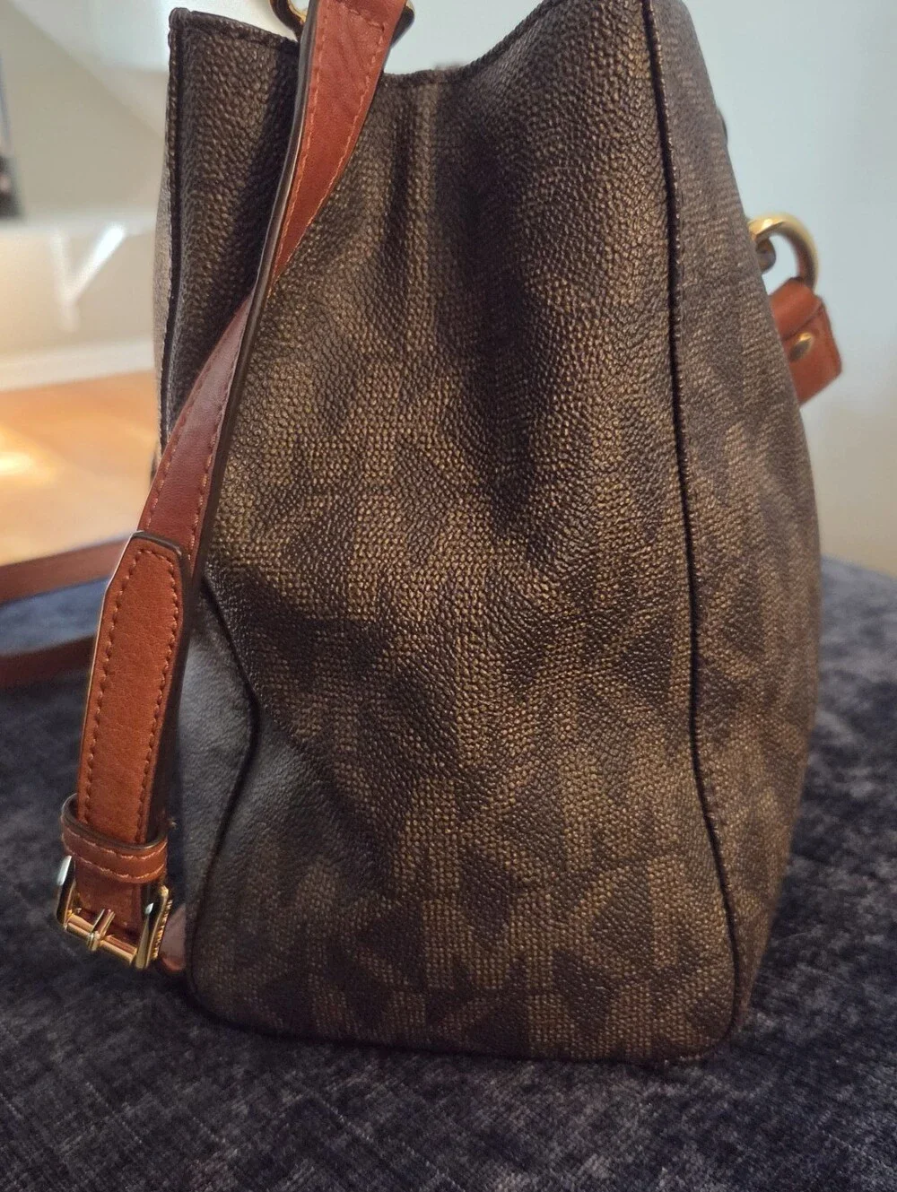 ✨ Gorgeous Michael Kors Cynthia Medium Satchel ✨